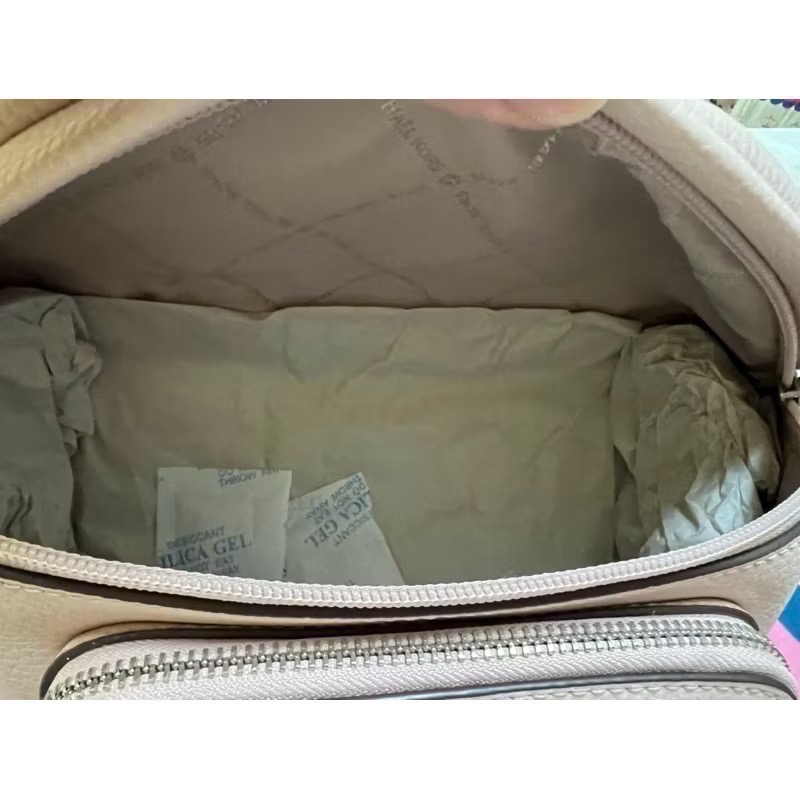 全新品👛🔥現貨🔥賠錢售出、MK二合一➡️真皮⬅️胸包、腰包、側背包 🌸櫻花粉 顏色🌸 背帶可調整-細節圖4