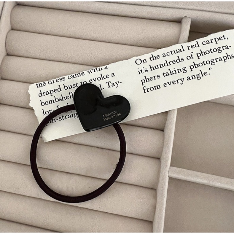 (24小時出貨) 黑白愛心撞色髮圈 大腸圈 馬尾圈 髮飾 造型髮圈 可當手環-細節圖3