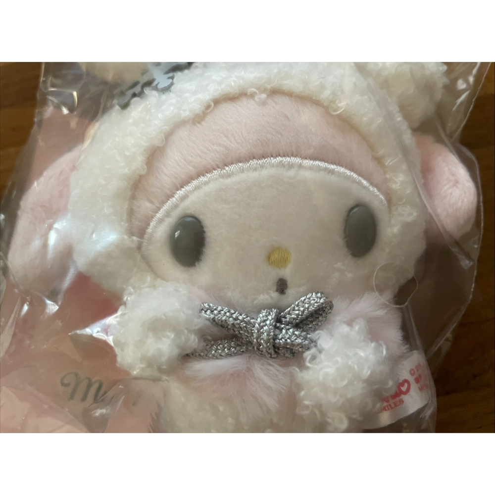 奶油點心兔~2025年聖誕系列，美樂蒂白色雪兔造型吊飾娃附糖果-銀色雪花-細節圖2