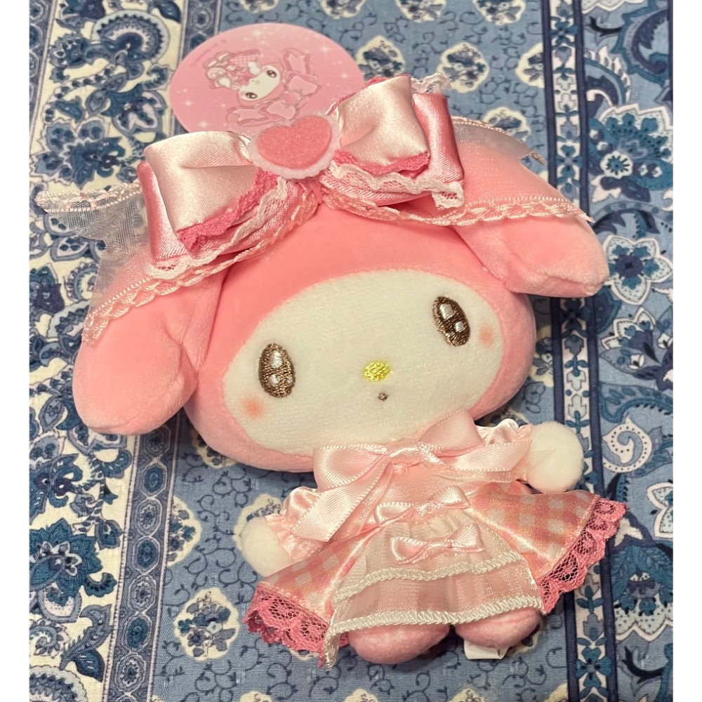 奶油點心兔：美樂蒂格紋洋裝大蝴蝶結造型吊飾娃娃-細節圖2