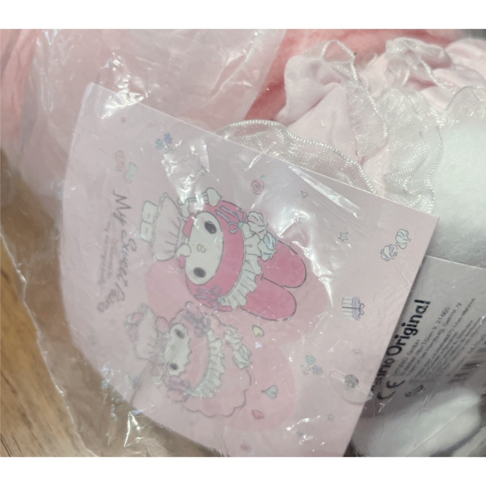 奶油點心兔~2023年美樂蒂生日烘焙系列：美樂蒂廚師服造型超美淡粉色洋裝奶油髮箍大娃/絨毛玩偶-細節圖2