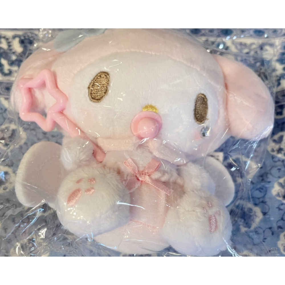 奶油點心兔~2023年Sanrio天使貝比系列：美樂蒂星星魔法棒+翅膀造型吊飾娃~-細節圖2