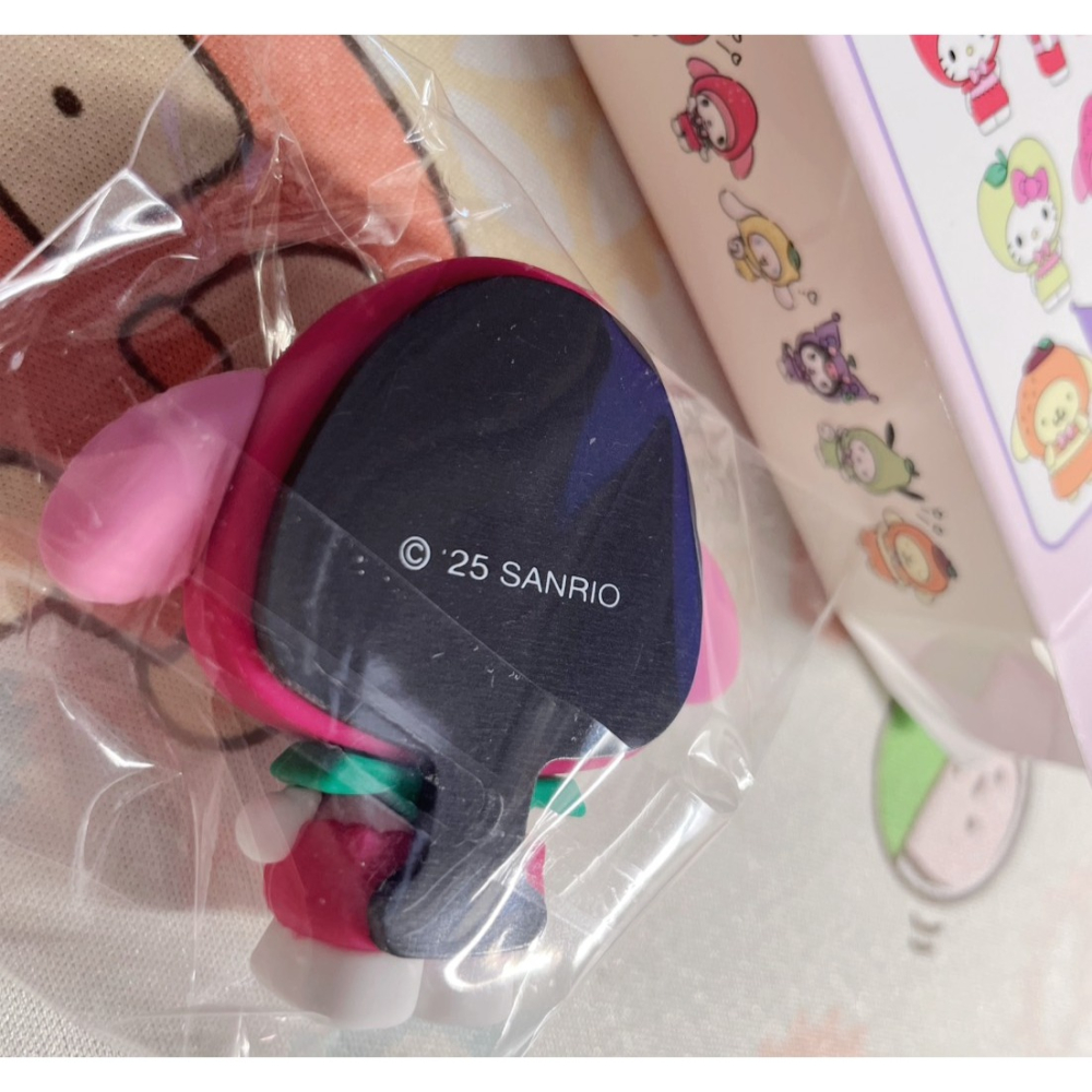 奶油點心兔~全新正版三麗鷗水果系列磁鐵盲盒，美樂蒂紅草莓造型磁鐵確認款-細節圖2
