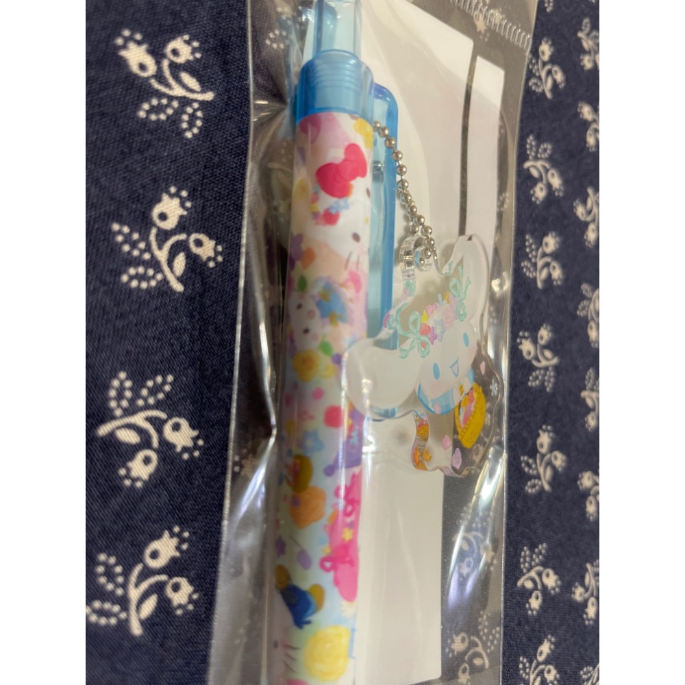 奶油點心兔：日本和諧樂園限定販售，春天的花園系列大耳狗喜拿壓克力吊飾原子筆，日本製-細節圖4