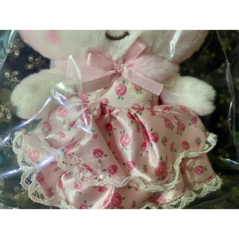 奶油點心兔：美樂蒂生日系列，粉紅色玫瑰花洋裝造型吊飾娃-細節圖2