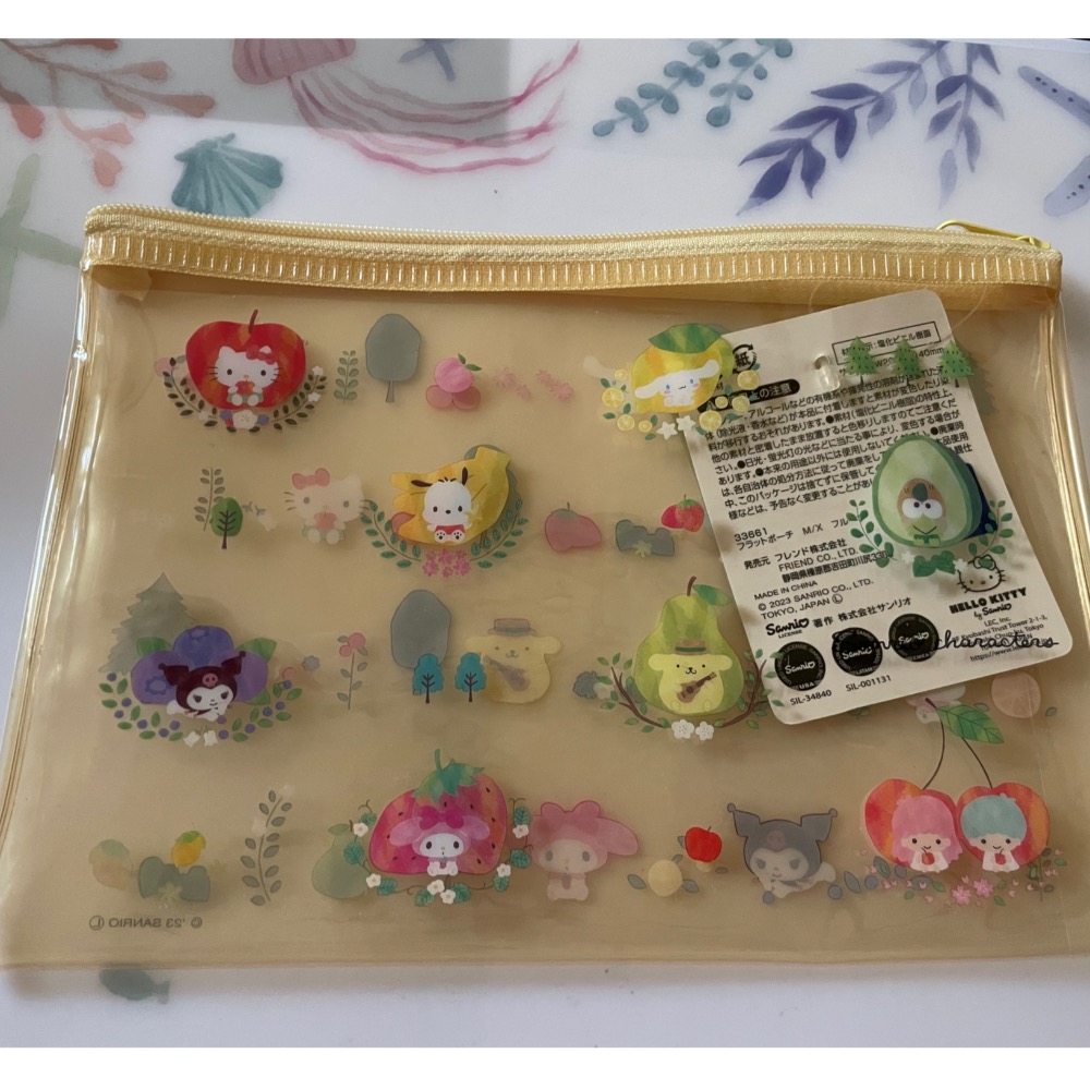 奶油點心兔：全新正版三麗鷗水果森林🌳黃色透明收納袋～kitty、雙子星、美樂蒂、大耳狗、布丁狗、庫洛米、帕恰-細節圖3