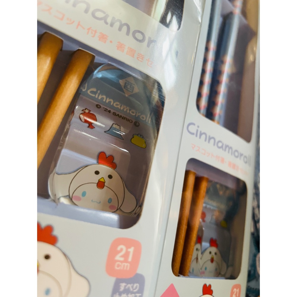 奶油點心兔：日本限定販售，三麗鷗十二生肖系列，大耳狗小生肖雞造型筷子筷箸禮盒組～天然木、筷架-細節圖3