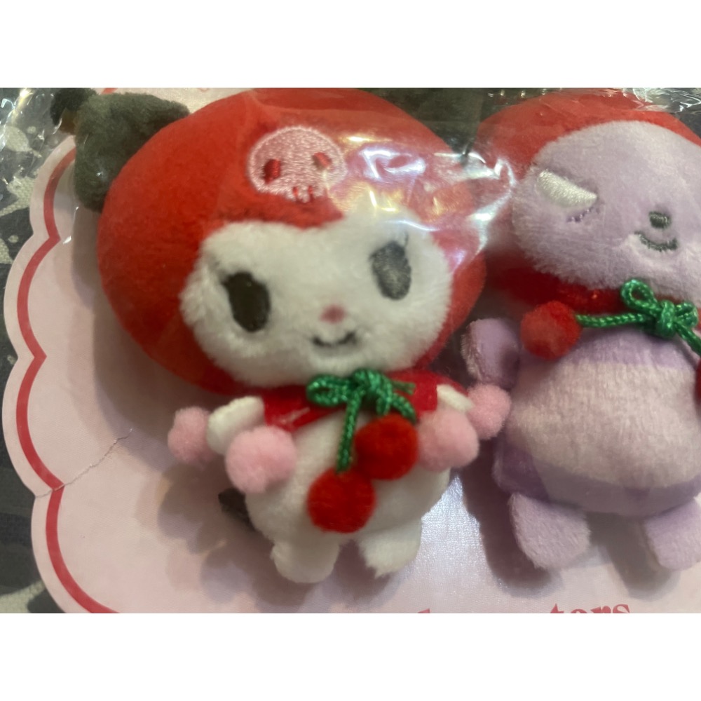 奶油點心兔：2022年絕版櫻桃系列，酷洛米、巴庫別針吊飾娃，庫洛米/Kuromi-細節圖3