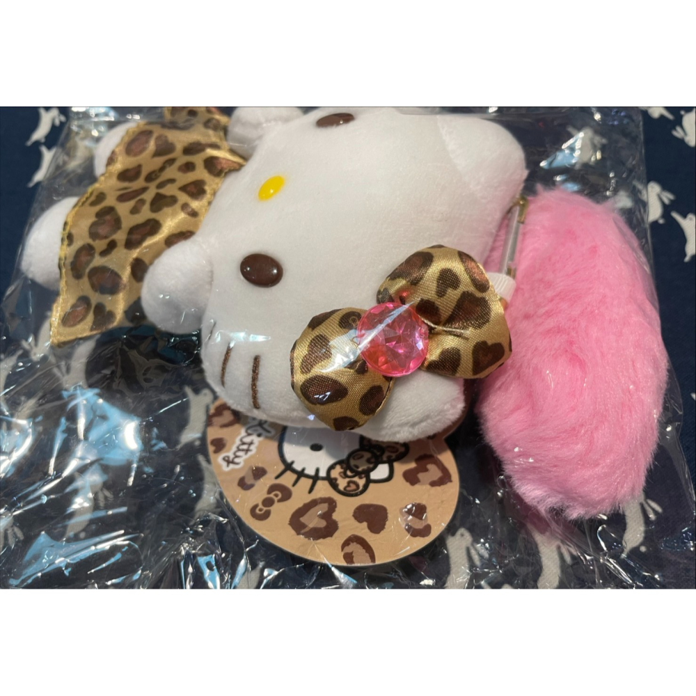 奶油點心兔~全新正版Hello Kitty豹紋洋裝造型+粉紅毛球尾巴吊飾娃~-細節圖2