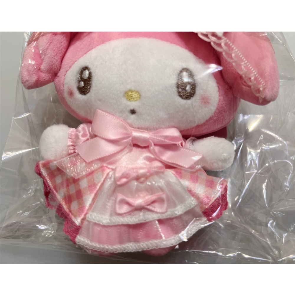 奶油點心兔：日本限定販售，甜蜜系列第一代，美樂蒂粉色蕾絲蝴蝶結洋裝造型吊飾娃-細節圖2