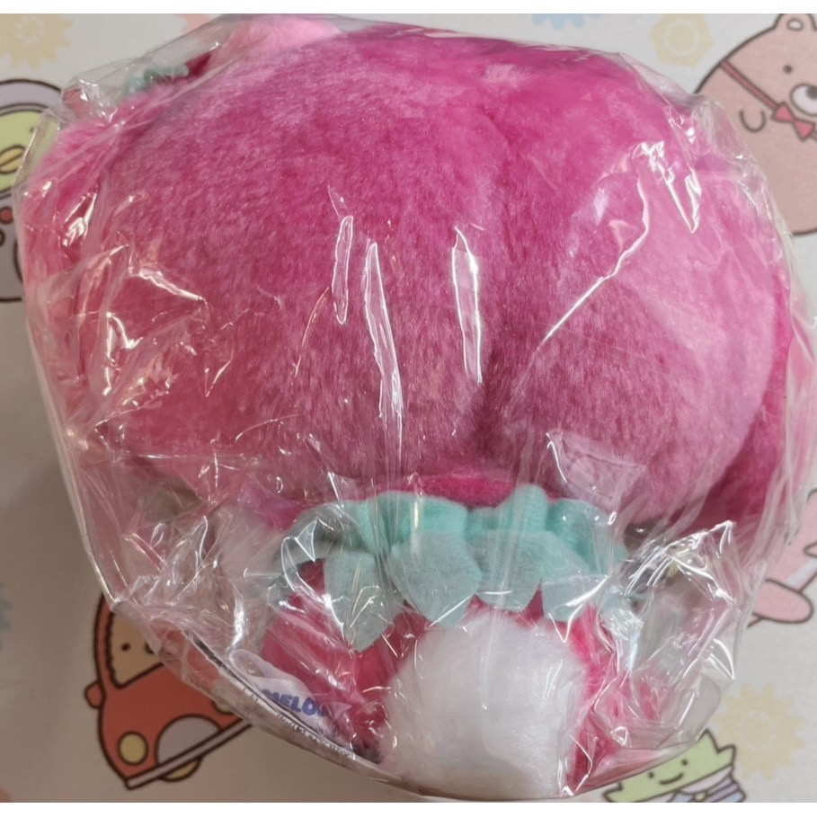 奶油點心兔~2021年絕版sanrio草莓季系列：美樂蒂超可愛草莓裝造型絨毛玩偶/軟布娃~笑瞇瞇眼~彎彎眼-細節圖3