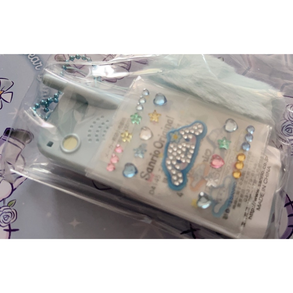 奶油點心兔~全新正版三麗鷗商品，平成復古手機自由配：大耳狗藍色手機+毛球+貼紙玩具組~絕版品-細節圖2