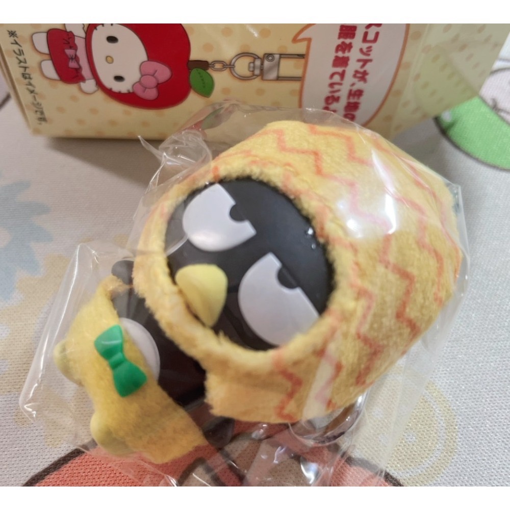 奶油點心兔~已絕版三麗鷗水果盲盒鑰匙圈：酷企鵝/Hello Kitty拆盒確認款~拆售-規格圖1