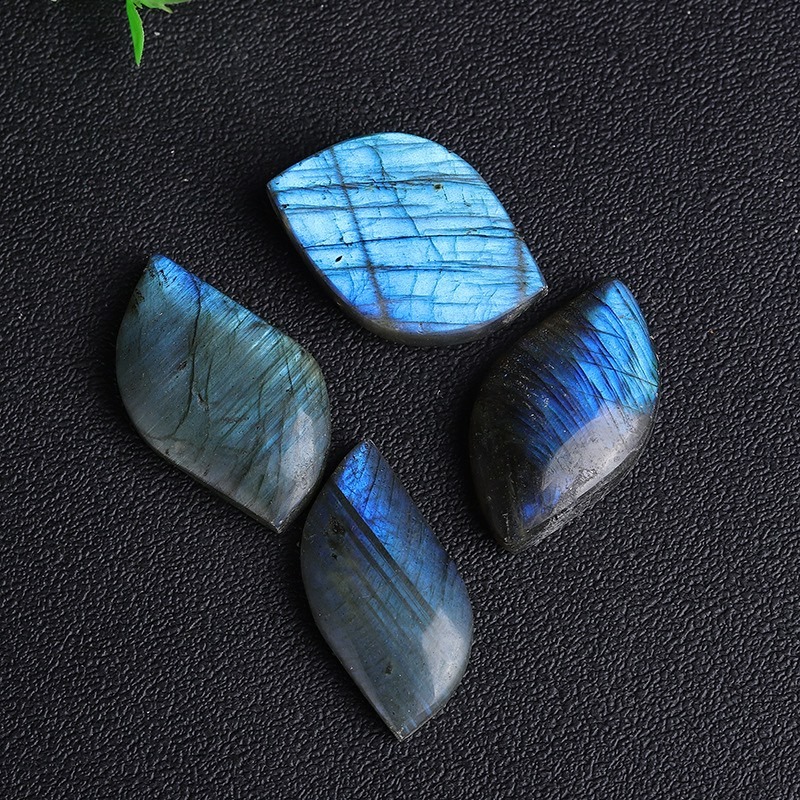 [水晶專賣24h出貨] 2-4CM藍光水滴型 拉長石 原石打磨 水晶 能量石 擺件 玉石 冥想-細節圖2