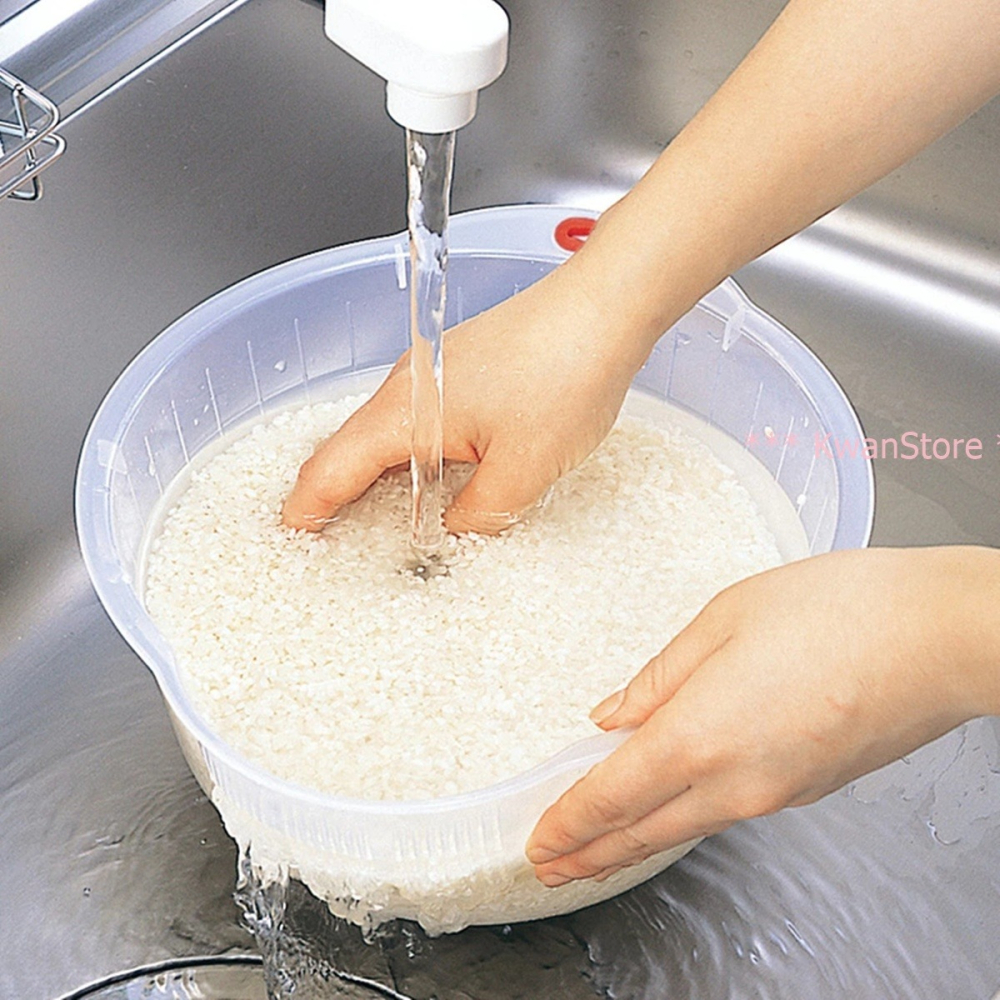 日本製 inomata 洗米器 洗米洗菜洗水果超方便 瀝水籃 濾水籃 洗菜藍 附掛勾-細節圖4