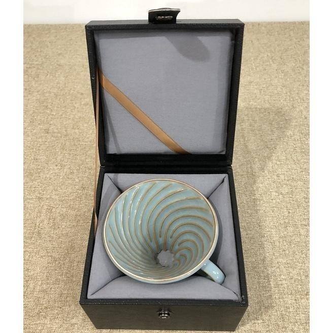Brewista Artisan 新款 V60螺旋紋全瓷咖啡濾杯 冰晶藍 1-2人份 禮盒『歐力咖啡』-細節圖2