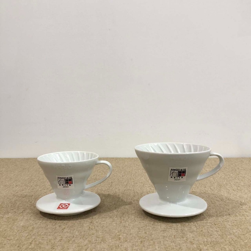 HARIO V60白色陶瓷錐形濾杯 1-2杯/1-4杯 有田燒 VDC-01W VDC-02W 『歐力咖啡』-細節圖2