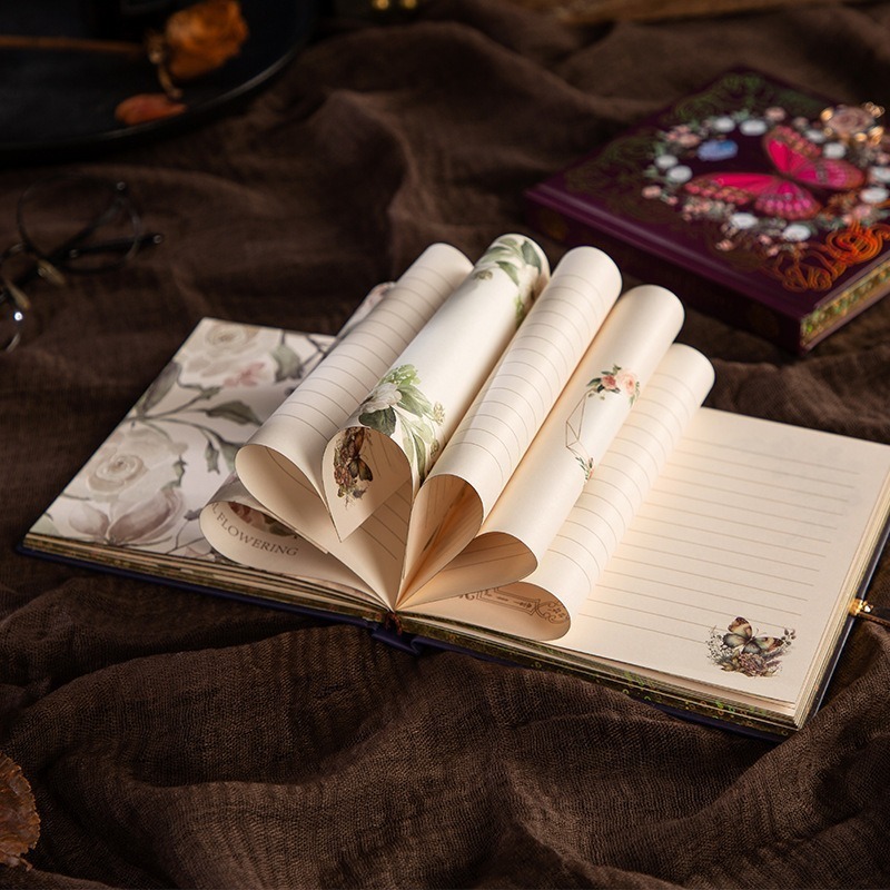 BONBONBONNIE🐰薔薇蝶禮 復古蝴蝶 燙金精裝硬殼彩頁方方筆記本手帳本-細節圖2