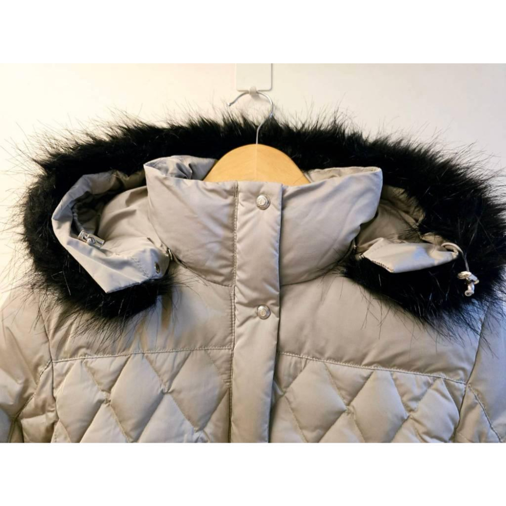 關注折價 全新僅試穿 【台灣羽毛製品 FOMODOWN】羽絨大衣 外套 保暖 秋冬外套 灰色 附防塵袋-細節圖2