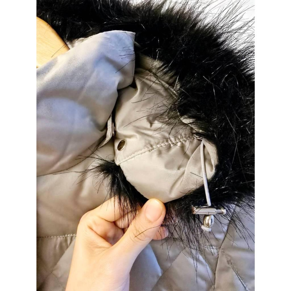 關注折價 全新僅試穿 【台灣羽毛製品 FOMODOWN】羽絨大衣 外套 保暖 秋冬外套 灰色 附防塵袋-細節圖3