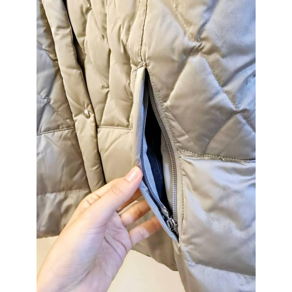 關注折價 全新僅試穿 【台灣羽毛製品 FOMODOWN】羽絨大衣 外套 保暖 秋冬外套 灰色 附防塵袋-細節圖4