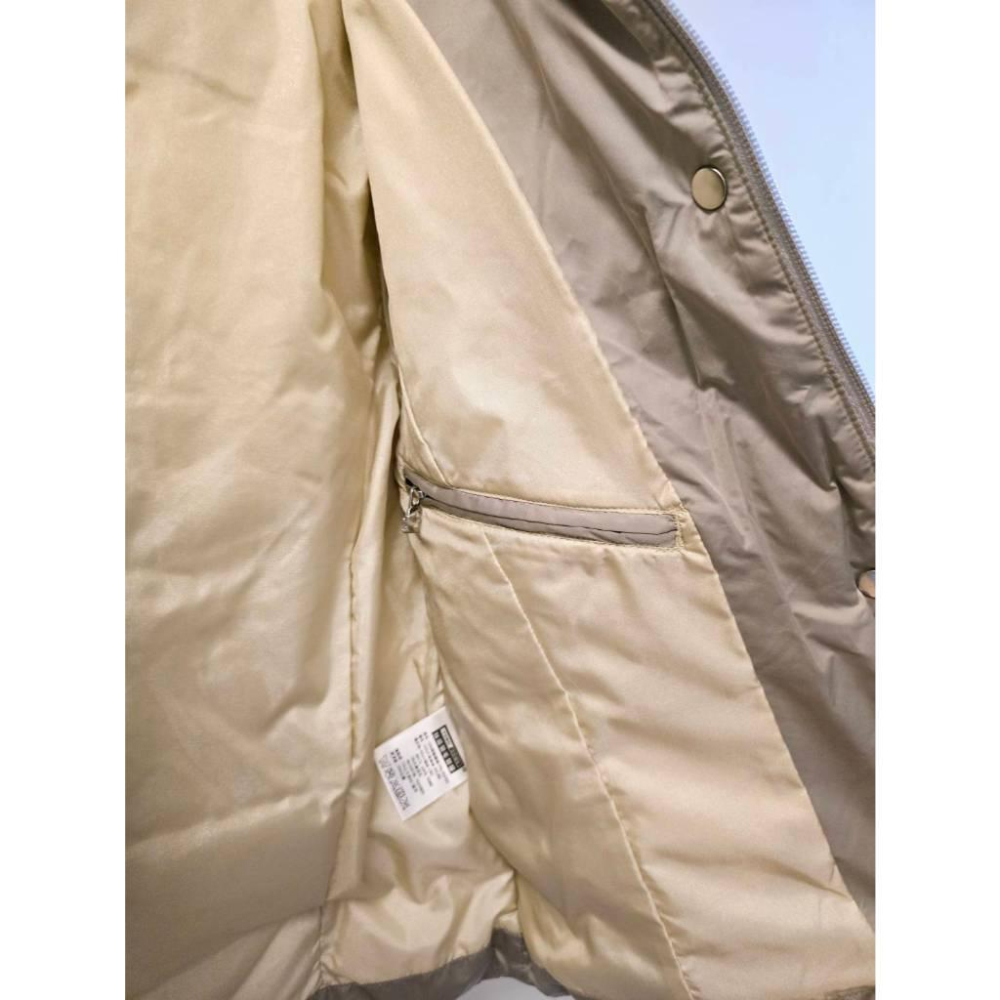 關注折價 全新僅試穿 【台灣羽毛製品 FOMODOWN】羽絨大衣 外套 保暖 秋冬外套 灰色 附防塵袋-細節圖7