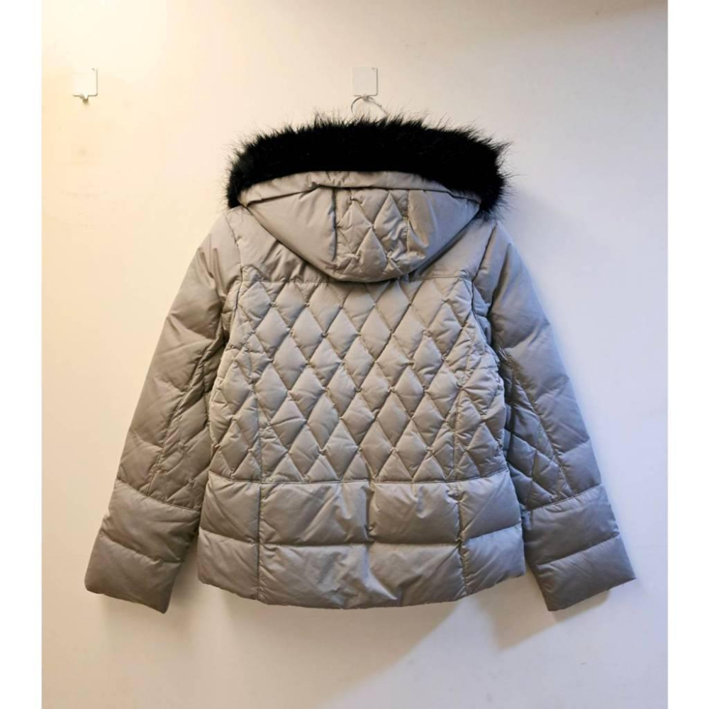 關注折價 全新僅試穿 【台灣羽毛製品 FOMODOWN】羽絨大衣 外套 保暖 秋冬外套 灰色 附防塵袋-細節圖8