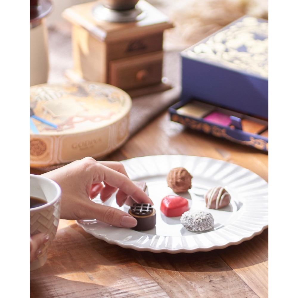 ArielWish日本限量版GODIVA比利時皇室限定雙層掀蓋抽屜式皇室氣質藍燙金珠寶盒巧克力禮盒-珍藏紀念版兩款-細節圖5