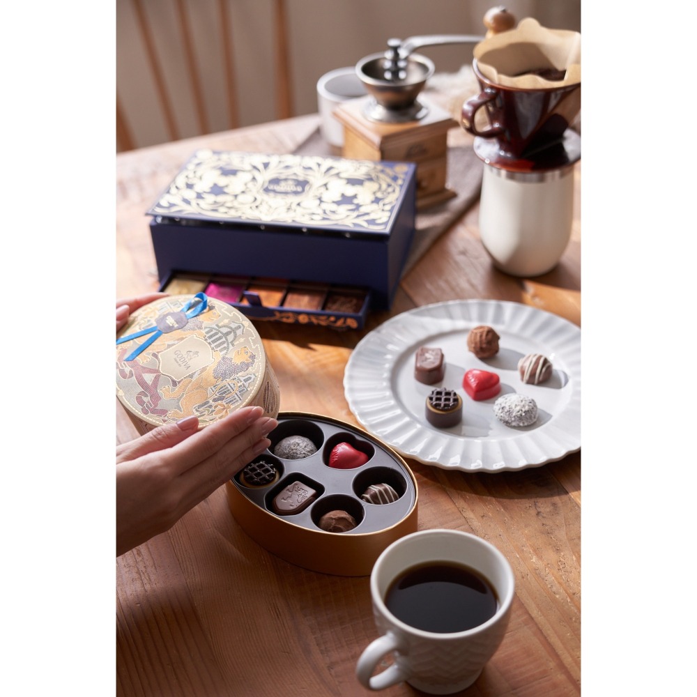 ArielWish日本限量版GODIVA比利時皇室限定雙層掀蓋抽屜式皇室氣質藍燙金珠寶盒巧克力禮盒-珍藏紀念版兩款-細節圖10