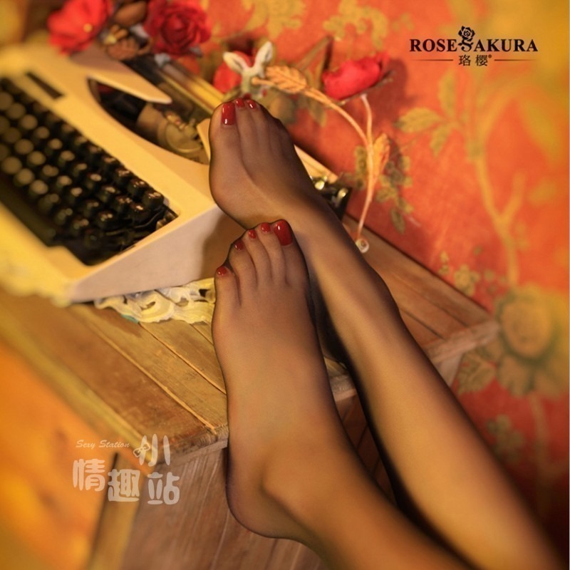 情趣小站 珞櫻蕾絲四面開襠鏤空吊帶一體襪#7365-細節圖3