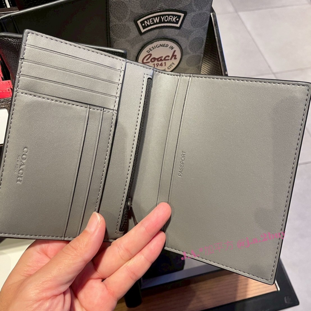 🍁J.A.²加平方🇨🇦代購🍁Coach 護照夾 護照套 正品 旅行 男生 女生 ❗️預購❗️-細節圖3