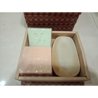 台灣茶摳 手工皂禮盒 （檸檬馬鞭草潤膚皂+綠茶淨膚皂+ 陶瓷皂盤）效期2024年