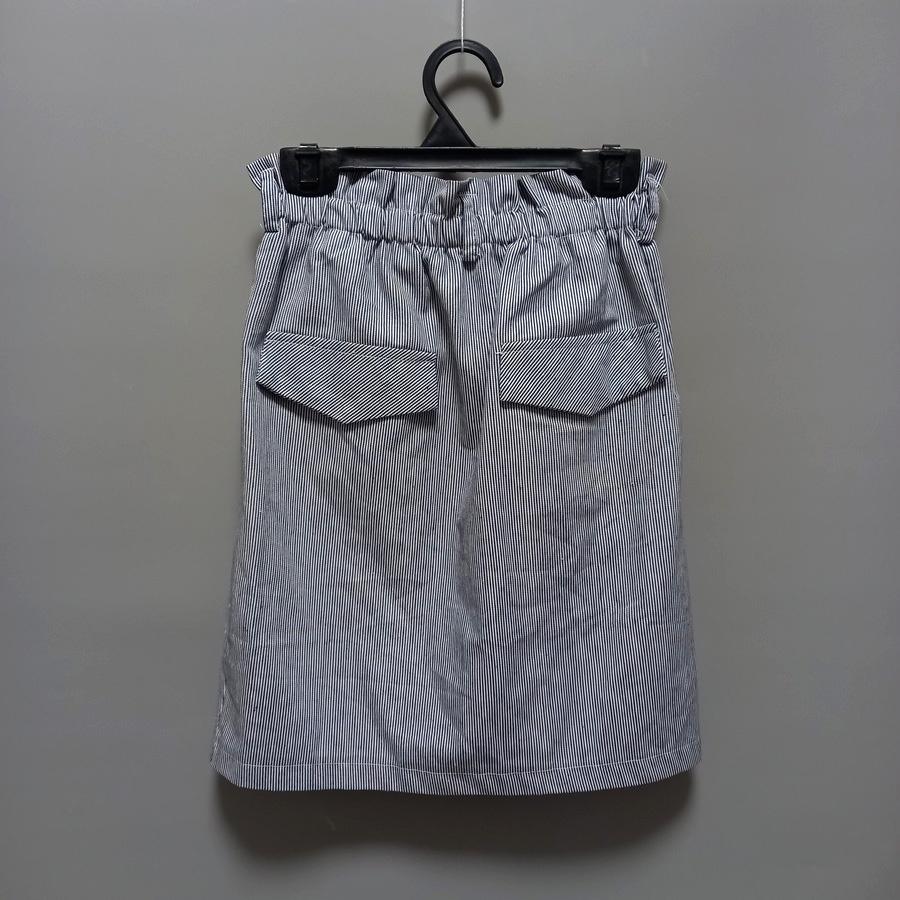 220902庫存品藍白線條鬆緊窄裙 .有處輕微黃漬-細節圖2