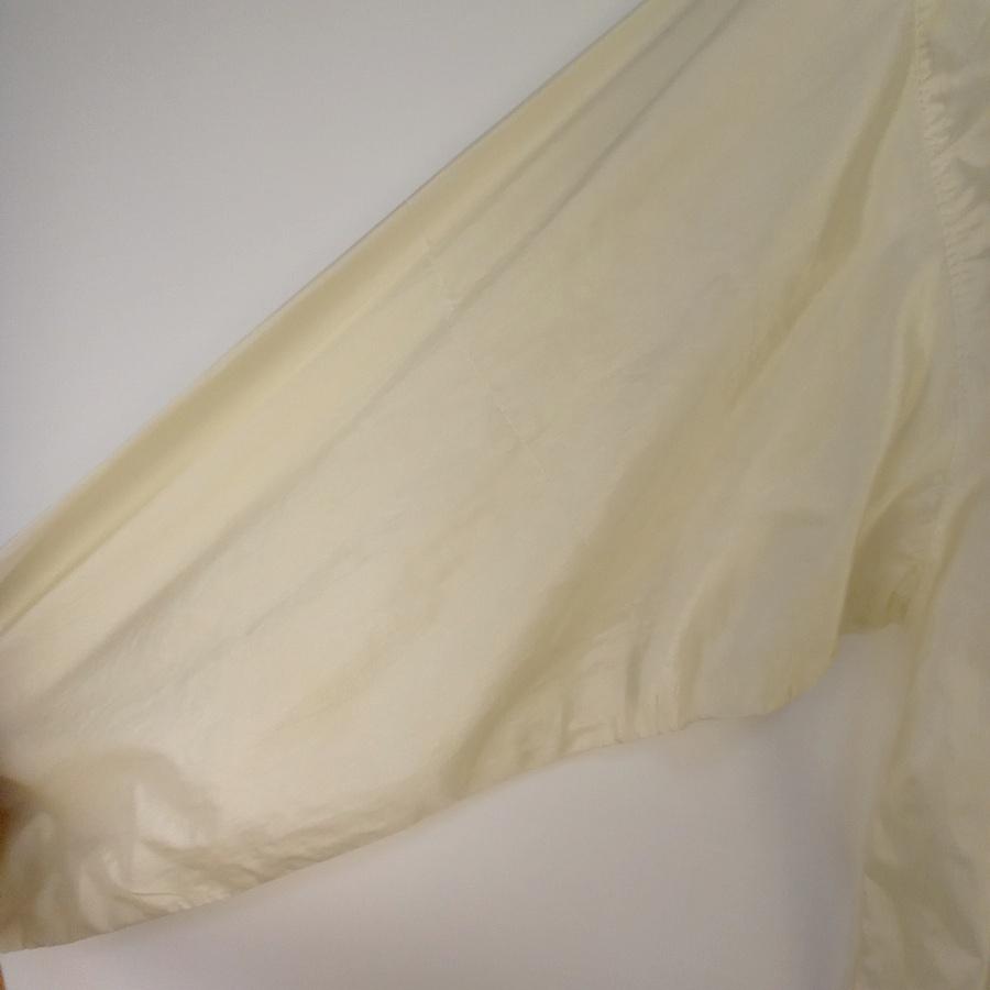 220802白色珠光電繡圖樣外套風衣二手有勾絲-細節圖3