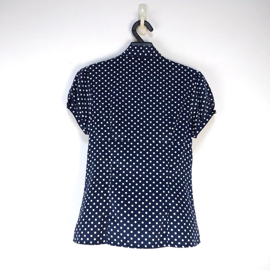 220801品牌NET深藍底白色點點腰身蝴蝶結領上衣6 二手-細節圖2