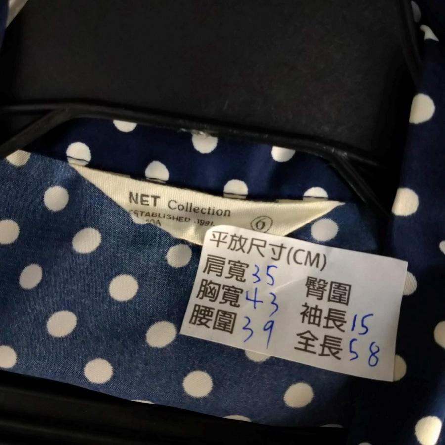 220801品牌NET深藍底白色點點腰身蝴蝶結領上衣6 二手-細節圖3