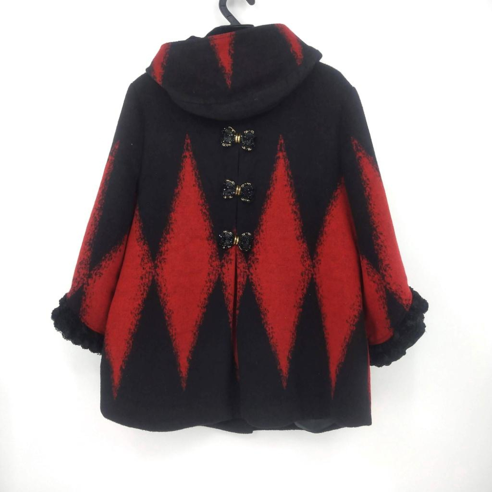 220103璟儷jinng lih毛料黑紅蝴蝶結串珠裝飾寬版娃娃裝秋冬大衣L二手-細節圖2