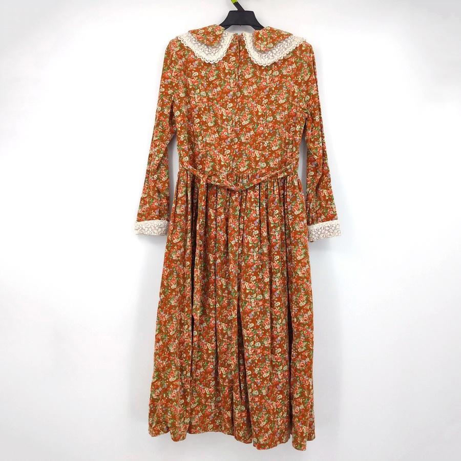 211204舊愛古著磚紅玫瑰滿版碎花燈絲絨白色蕾絲裝飾圓領蝴蝶結綁帶洋裝二手-細節圖2