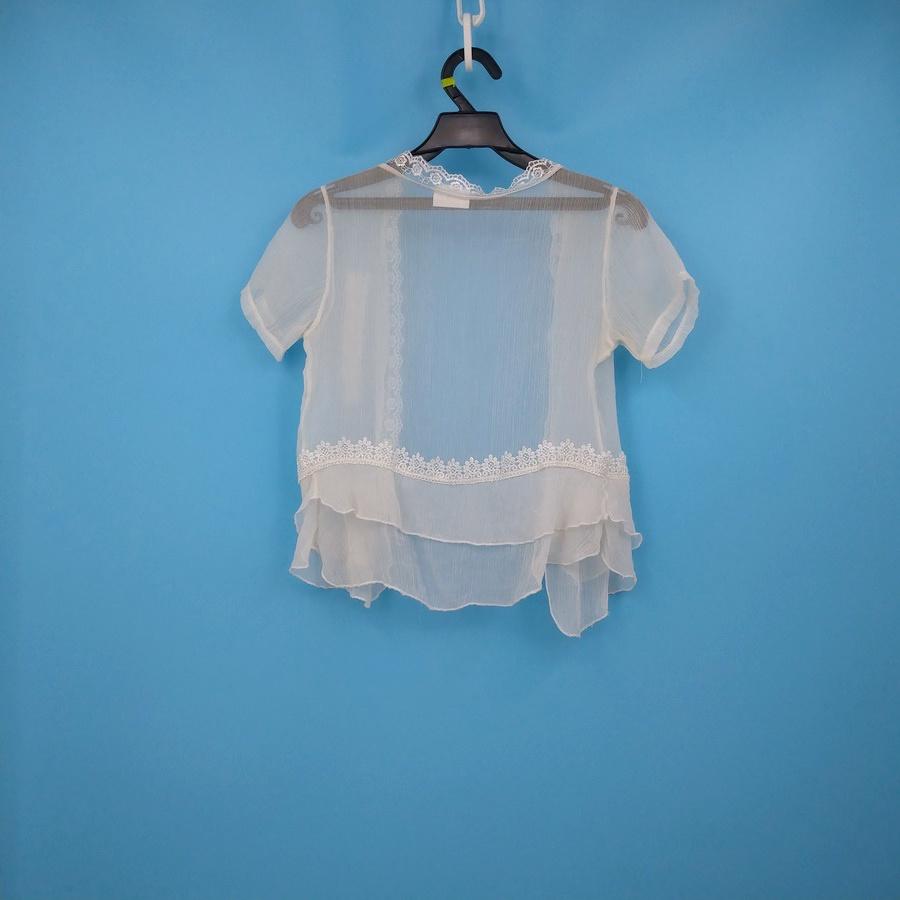 211202白色蕾絲裝飾透膚罩衫上衣二手-細節圖2