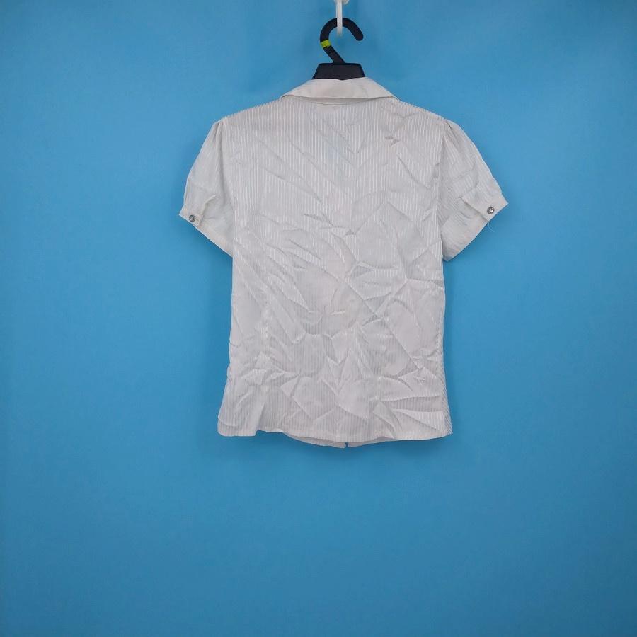 211202白色珠光緞面荷葉領腰身短袖襯衫上衣二手-細節圖2