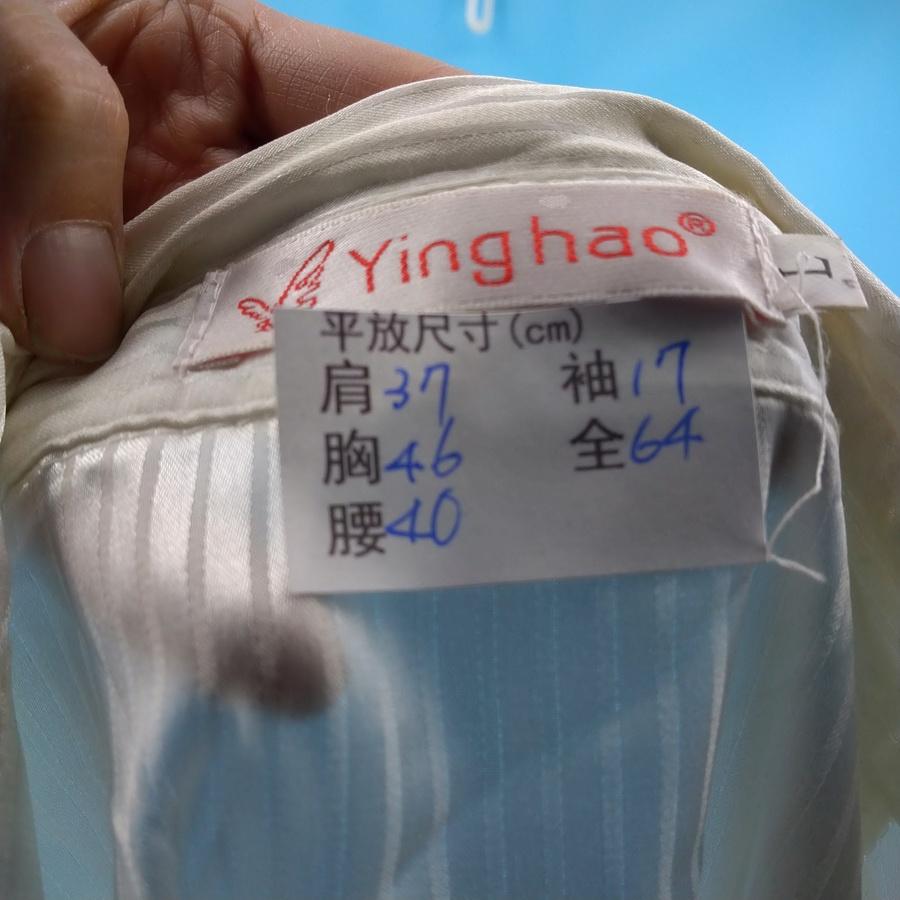 211202白色珠光緞面荷葉領腰身短袖襯衫上衣二手-細節圖3