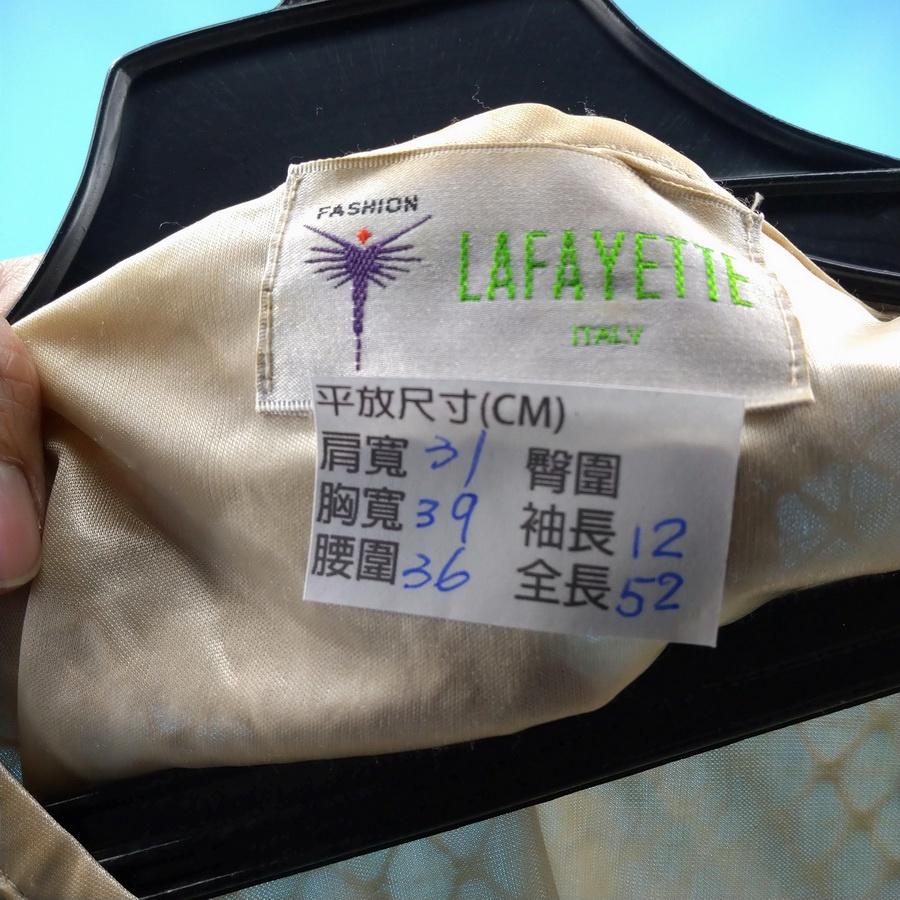 211202白色鬱金香花朵貼身白色格紋上衣二手-細節圖3