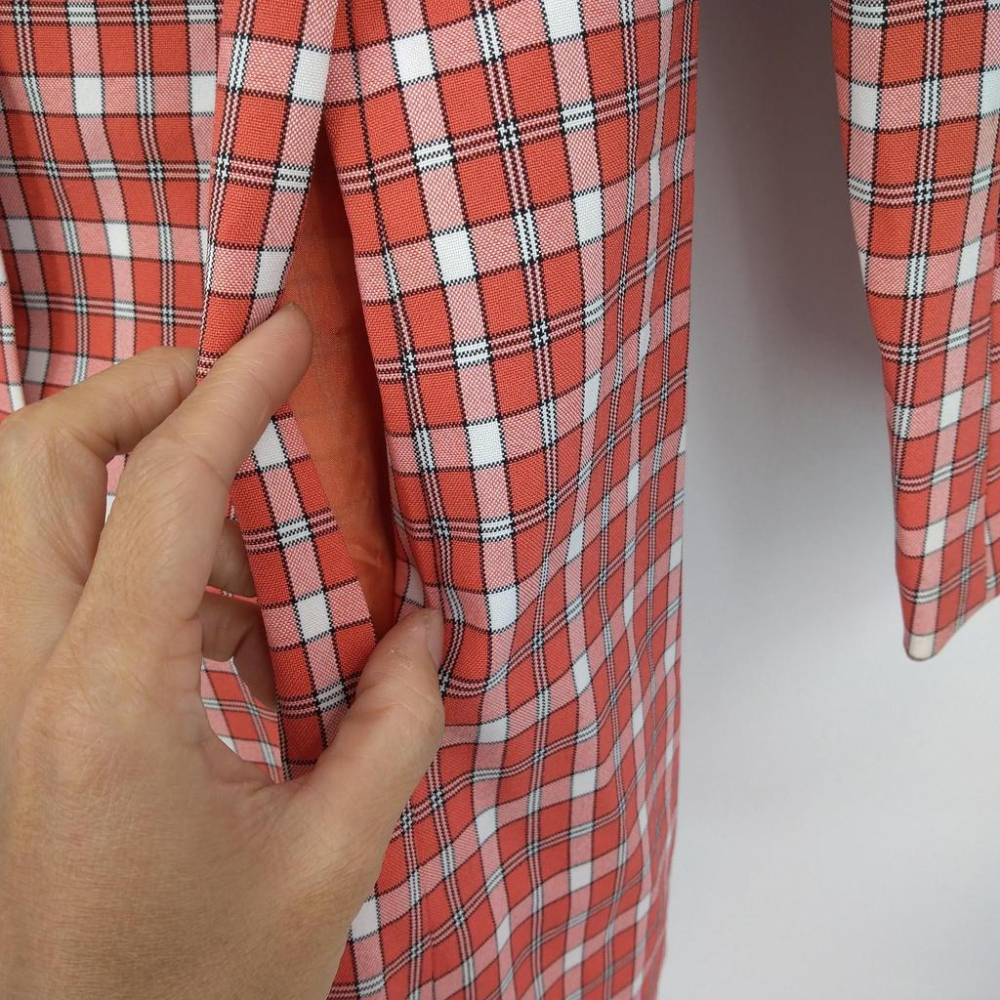 220103LACE紅黑格紋長板口袋西裝式薄外套二手-細節圖4