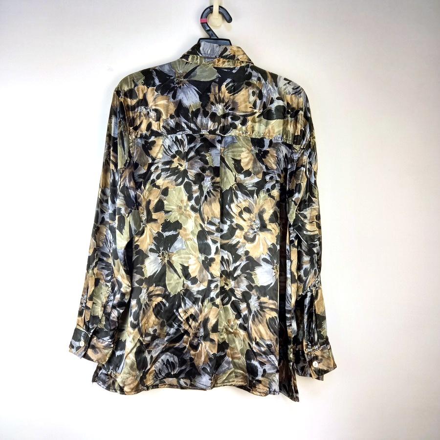 220802灰黑陀色珠光花朵長袖翻領上衣二手-細節圖2