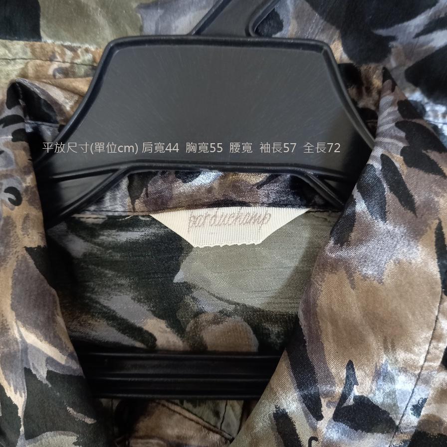 220802灰黑陀色珠光花朵長袖翻領上衣二手-細節圖3