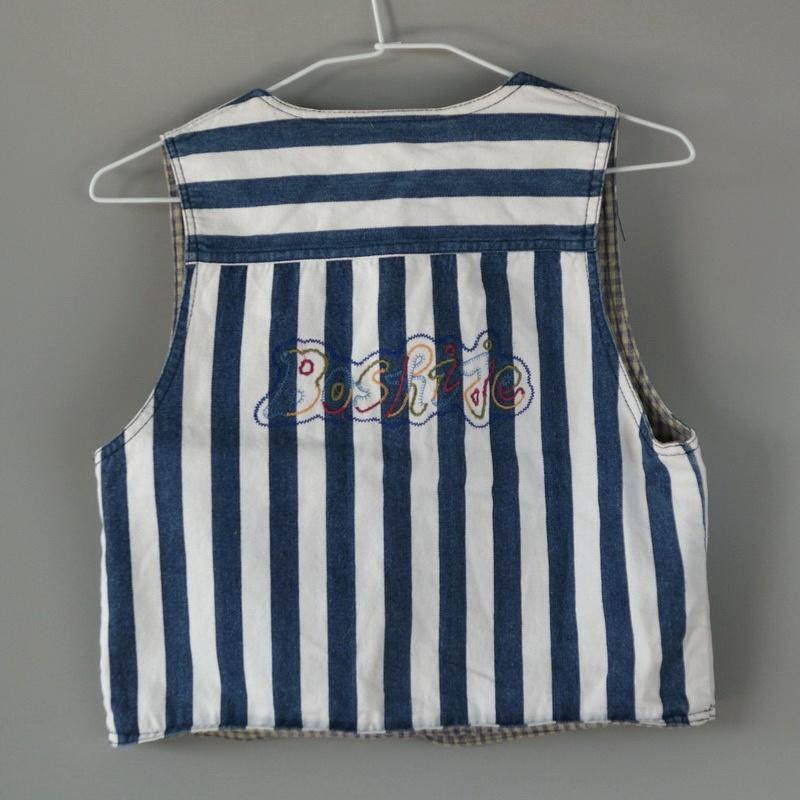 211201舊愛古著童趣風藍白條紋牛仔彩色英文電繡圖樣背心摩登7080年代嘻哈二手-細節圖4