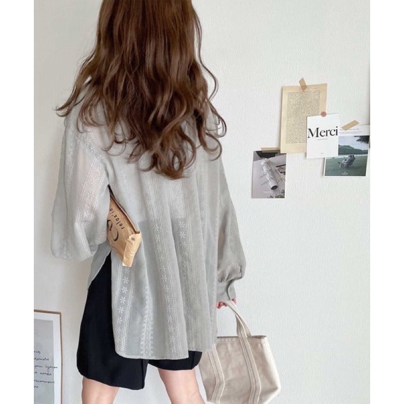 [現貨灰1件，馬上寄出]🇯🇵Classical Elf (圓領款) 💟氣質典雅3WAY透膚刺繡排釦上衣-細節圖2