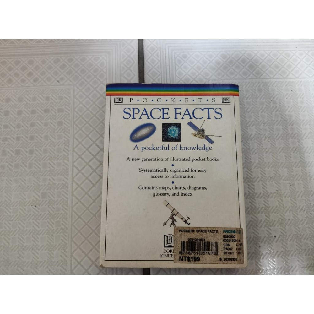 二手書-SPACE FACTS 英文書 隨手書-細節圖2