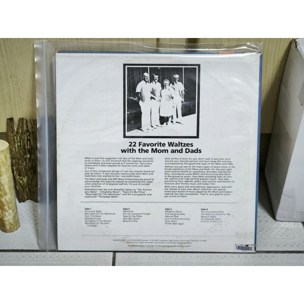 二手黑膠唱片-The Mom And Dads 22 Favorite Waltzes-細節圖2