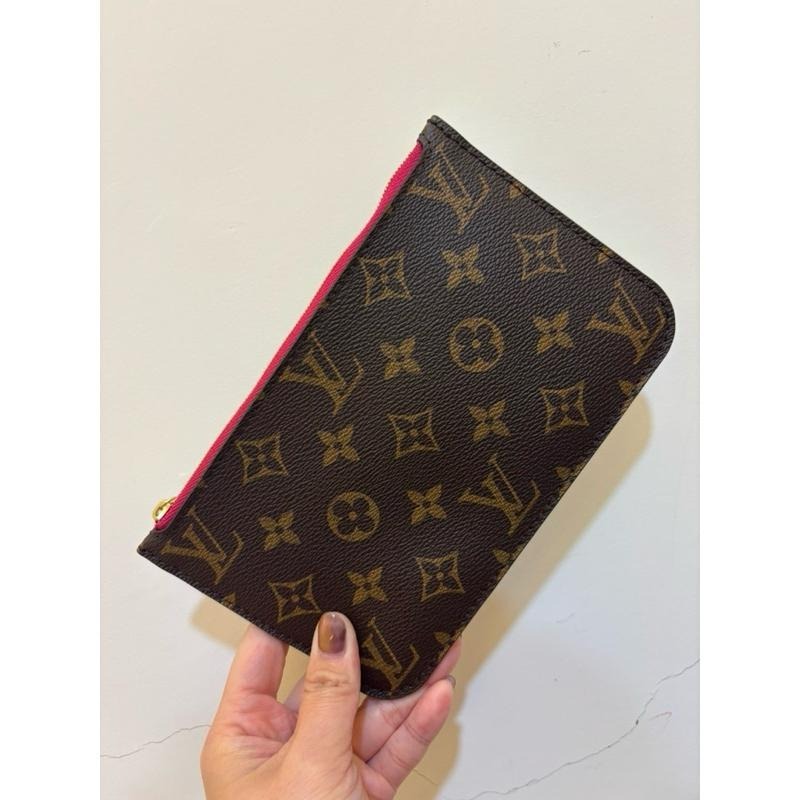 法國製 現貨商品 全新商品 專櫃正貨 LOUIS VUITTON 路易威登 經典老花手拿包-細節圖3